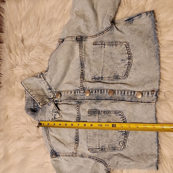 ZARA CROPPED DENIM JACKET SIZE MEDIUM - Picture 4 of 5